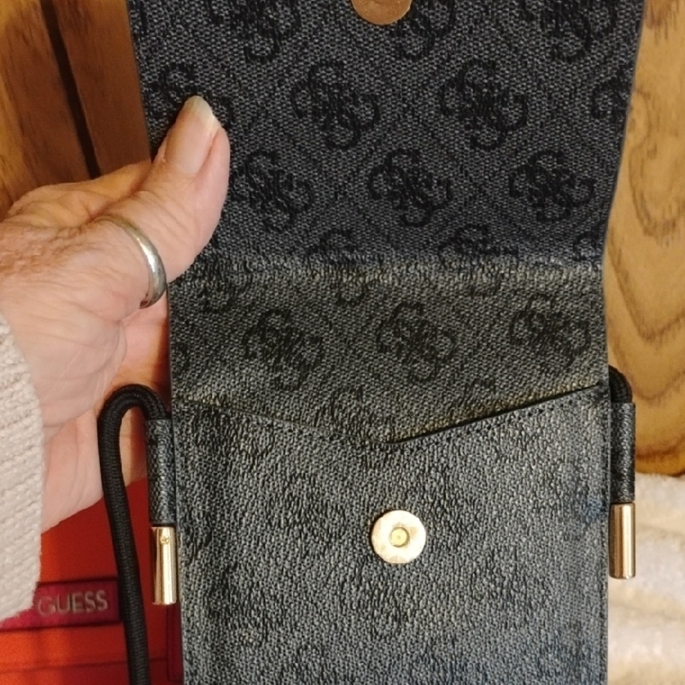 Guess Bundle - Picture 14 of 15